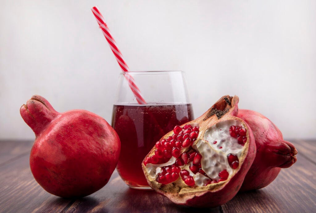 Pitie šťavy z granátového jablka môže znížiť zlý cholesterol aj znížiť vysoký tlak