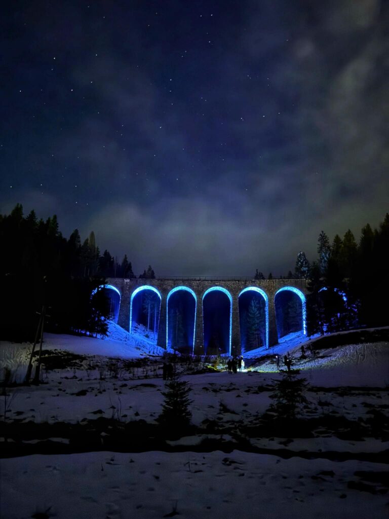 Jedinečná atmosféra v srdci Horehronia: Chmarošský viadukt sa po prvýkrát v histórii rozsvietil