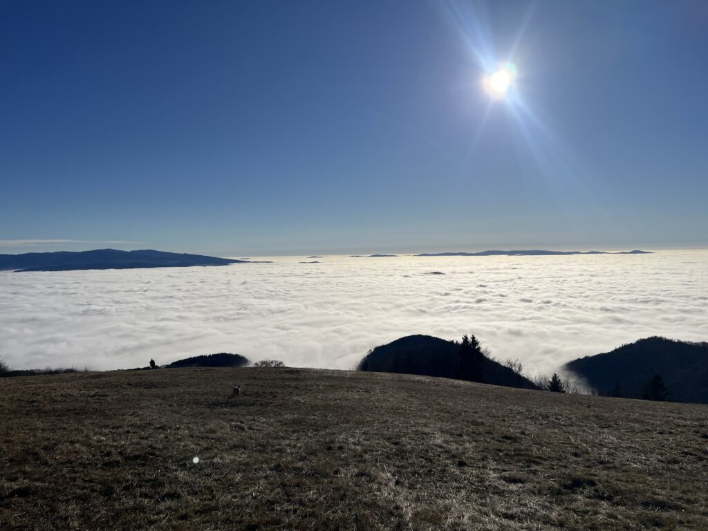Prečo je v meste hmla a na horách jasno? Jednoduché vysvetlenie inverzii