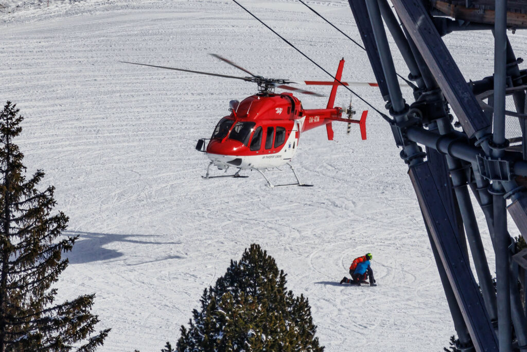 Dráma na lyžovačke: Dieťa spadlo z lanovky na Štrbskom Plese, zasahoval aj vrtuľník