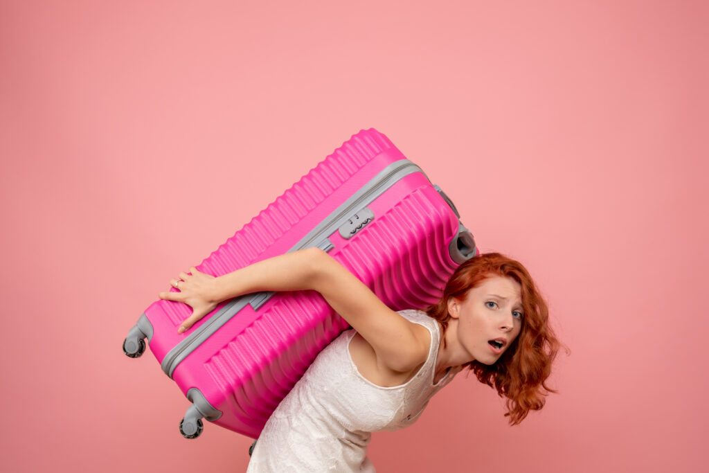Prečo ženy nosia v kufri dvojnásobok vecí? Výskum odhalil, že si to zabalia „pre istotu“