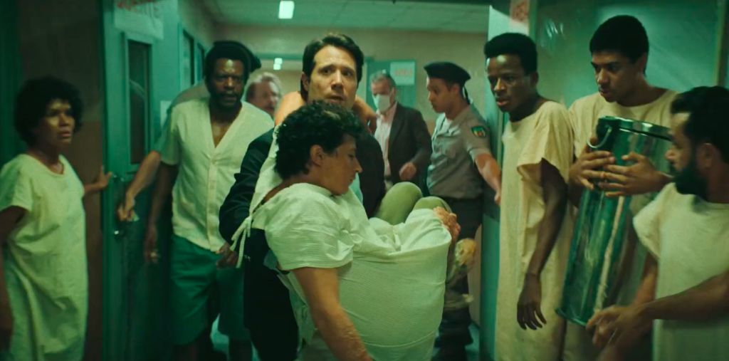 Mrazivá pravda o modrom prachu: Netflix oživuje jednu z najväčších rádioaktívnych tragédií histórie.