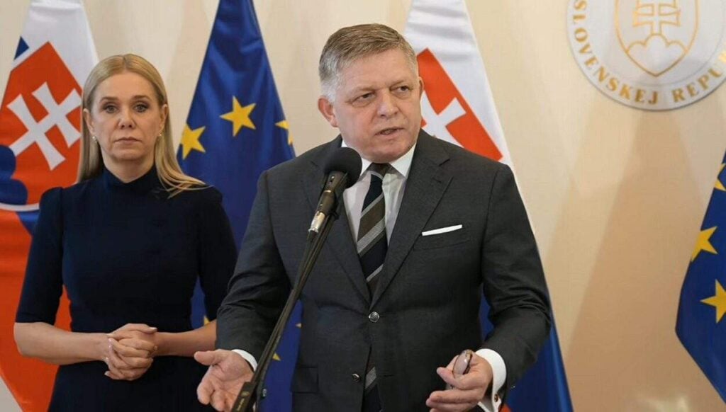 Dvojaké ceny na benzínkach? Fico hľadá spôsob, ako zabezpečiť lacnejšiu naftu len pre Slovákov