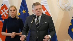 Dvojaké ceny na benzínkach? Fico hľadá spôsob, ako zabezpečiť lacnejšiu naftu len pre Slovákov