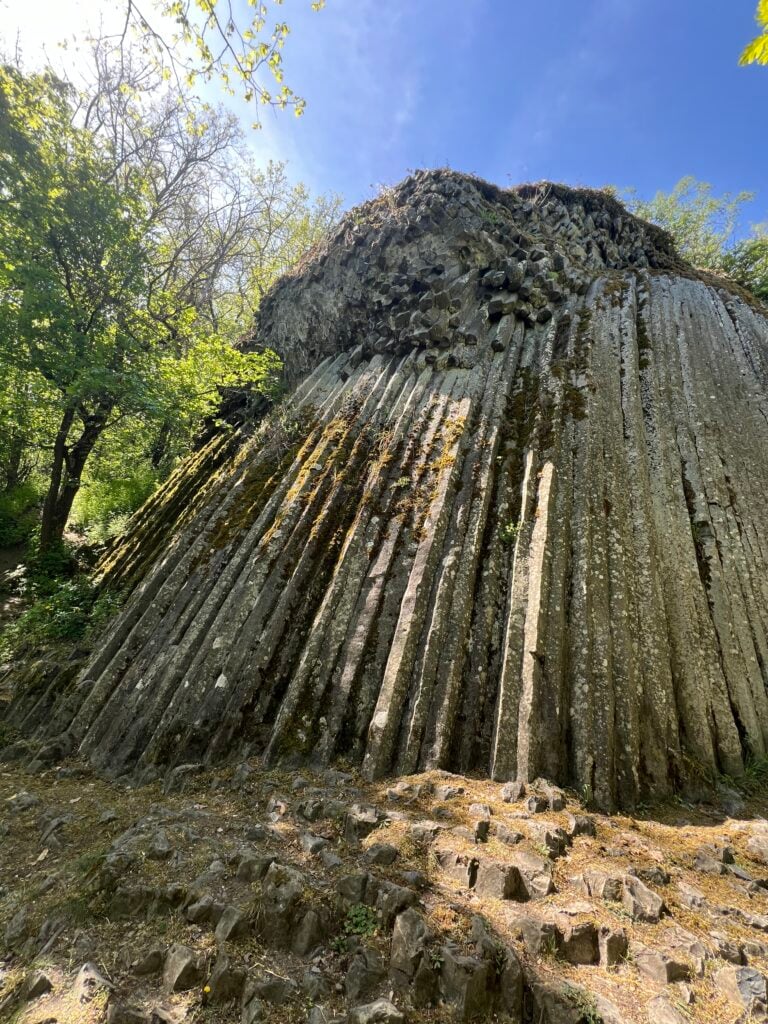 Skamenená láva a hrad Šomoška: Objavte európsky unikát na hranici s Maďarskom